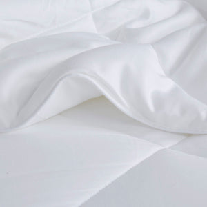 English Elm Cotton Down Alternative Comforter with 3M Thinsulate Featherless Insulation, 300TC Cotton Sateen Quilt White 22.05 L x 17.72 W x 7.87 H B03595045