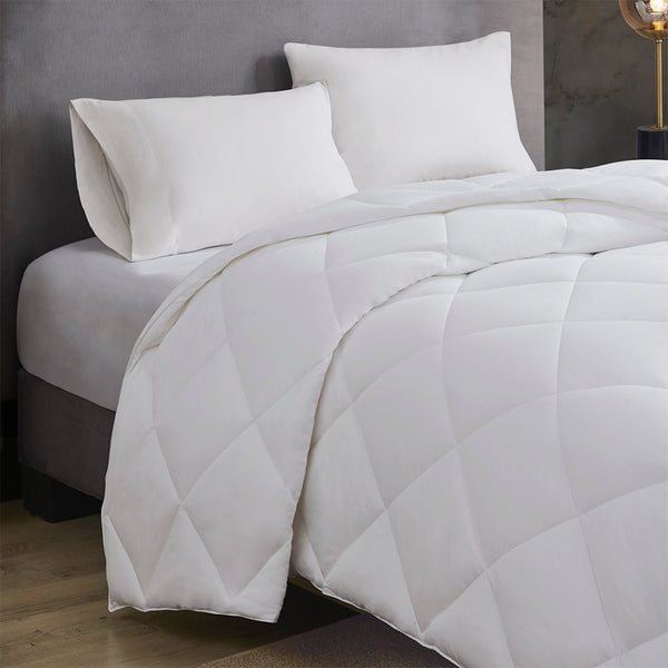 English Elm Cotton Down Alternative Comforter with 3M Thinsulate Featherless Insulation, 300TC Cotton Sateen Quilt White 22.05 L x 17.72 W x 7.87 H B03595045