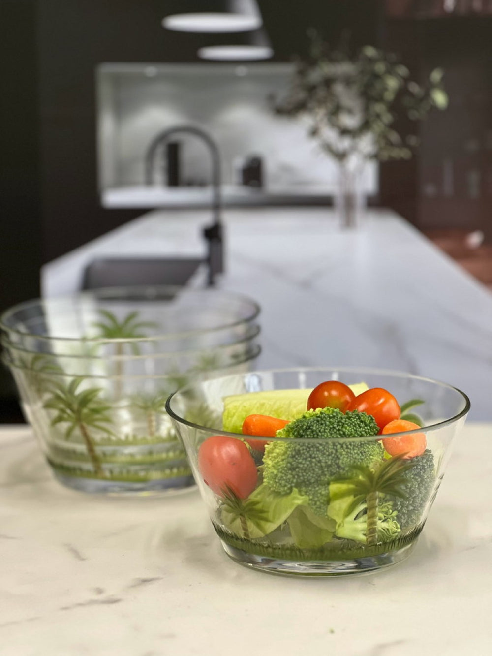 English Elm Palm Tree Acrylic Serving Bowls - Unbreakable, Stylish, Bpa-Free For Snacks, Salads, And Soups! B095120327-GIGA