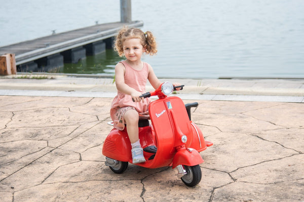 English Elm 6v Licensed Vespa Kids Ride on Scooter with Sidecar Key Start and Headlights B117135091