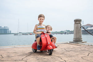 English Elm 6v Licensed Vespa Kids Ride on Scooter with Sidecar Key Start and Headlights B117135091
