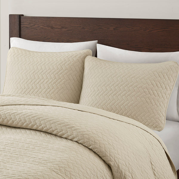 English Elm Queen Hampton Hill Velvet Touch Oversized Quilted 3-Piece Set — Plush Herringbone, Brushed Softness, Machine Washable B035129011