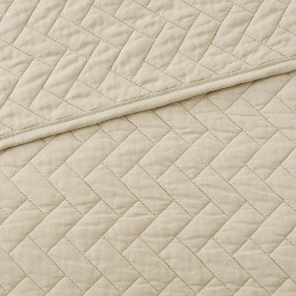 English Elm Queen Hampton Hill Velvet Touch Oversized Quilted 3-Piece Set — Plush Herringbone, Brushed Softness, Machine Washable B035129011