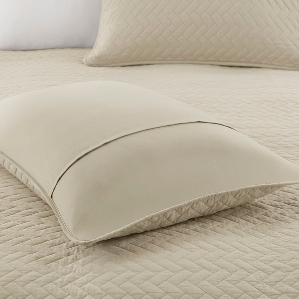 English Elm Queen Hampton Hill Velvet Touch Oversized Quilted 3-Piece Set — Plush Herringbone, Brushed Softness, Machine Washable B035129011