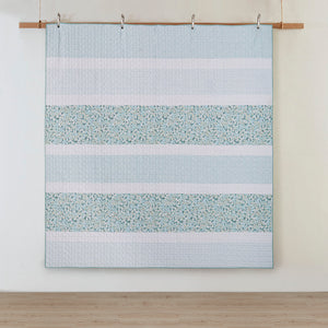 English Elm Full/Queen Seersucker Quilt Set 4-Piece with Throw Pillow — Floral Farmhouse Shabby Chic, Hypoallergenic Antimicrobial B035129017