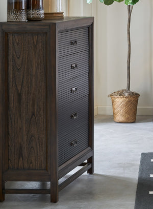 English Elm Five-Drawer Chest in Two-Tone Rustic Buckeye & Black Finish with Antique Brass Hardware, Ready-to-Use B108P163826