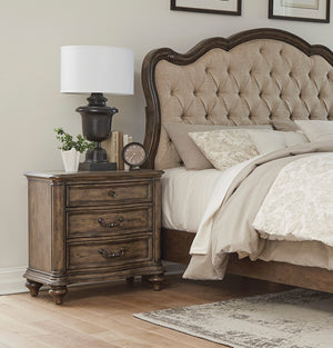 English Elm Traditional Nightstand Heath Court 3-Drawer Brown Oak Finish White Oak Veneer Decorative Hardware Elegant Bedside Table 29.5"H B011P173066