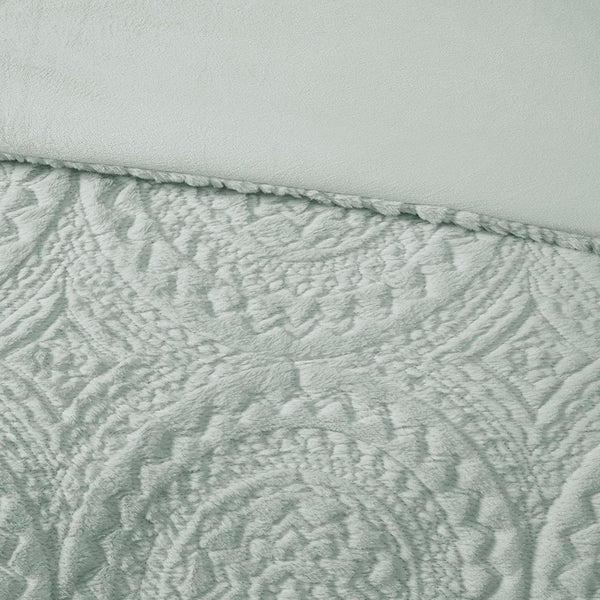 English Elm King/Cal King Embroidered Medallion Aqua Faux Fur Ultra Plush Comforter Mini Set - Machine Washable, Luxury Feel B03597231