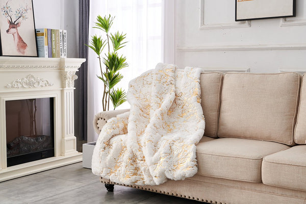 English Elm Luxury Chinchilla Faux Fur Throw Blanket – Gilded White Elegance (60" X 80") For Cozy Comfort B030P233959