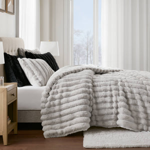 English Elm 3-Piece Queen Coverlet Set Matelassé Elegance with Two Shams — Soft Polyester-Rayon Texture, Durable Comfort Light Gray 21.26 L x 12.99 W x 12.6 H B035P381295
