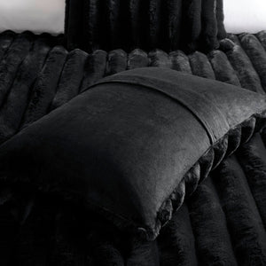 English Elm 3 Cozy King Ultrasoft Faux Fur Ribbed Comforter Set with Velvet Reverse & Plush Down-Alternative Fill Black 19.7 L x 14.97 W x 14.97 H B035P320227