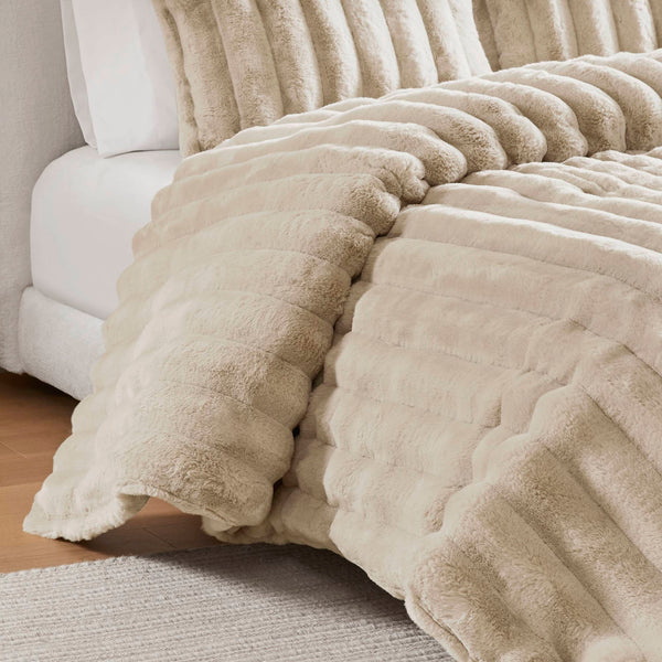 English Elm Ultrasoft Ribbed Faux Fur Comforter Set Full/Queen – Plush Velvet Reverse, Hypoallergenic Fill, Cozy Luxury taupe 19.7 L x 13.79 W x 13.79 H B035P294133