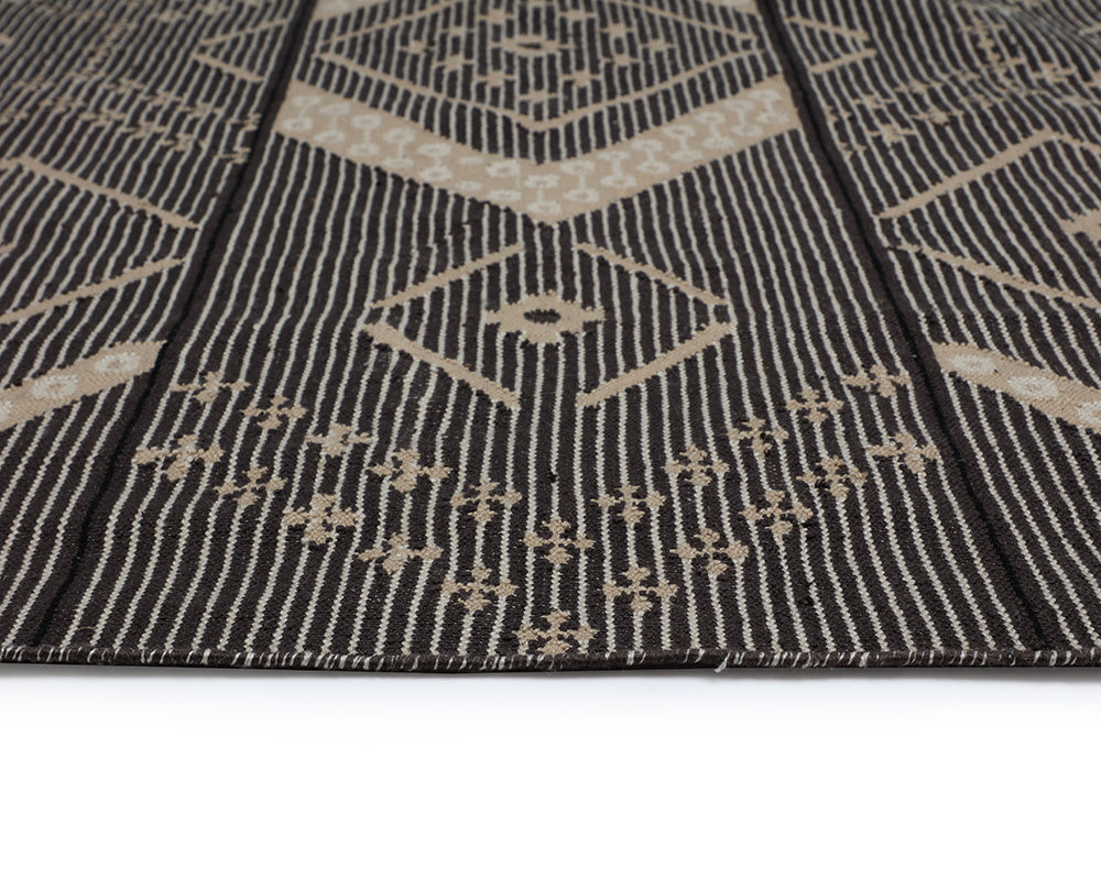 Sunpan Asana Hand-Woven Rug - Sustainable Black and Tan Medallion Design for Indoor and Outdoor Spaces 5' X 8'