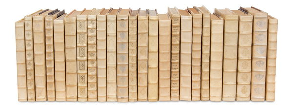 Sarreid White Leather & Paper Books Set Of 24 - Elegant Stitched Closure For Stylish Organization & Design Ivory  24902