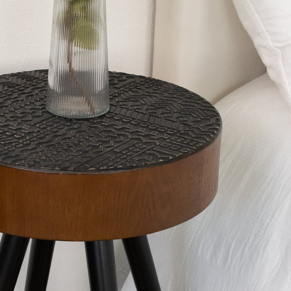 English Elm 15.7-inch Round Carved Mdf Accent Table Distressed Vintage Style for Bedroom or Living Room W3935P406044