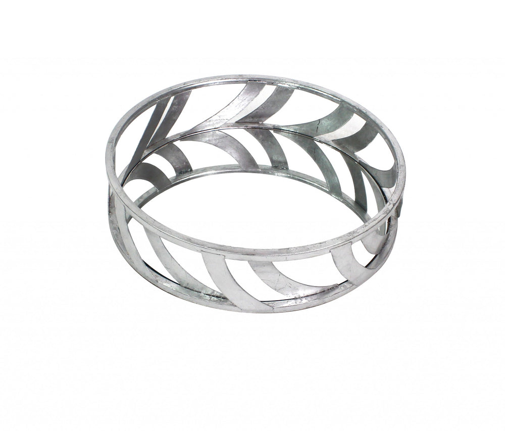 Homeroots 14" Silver Round Metal Geometric Vanity Tray   274455