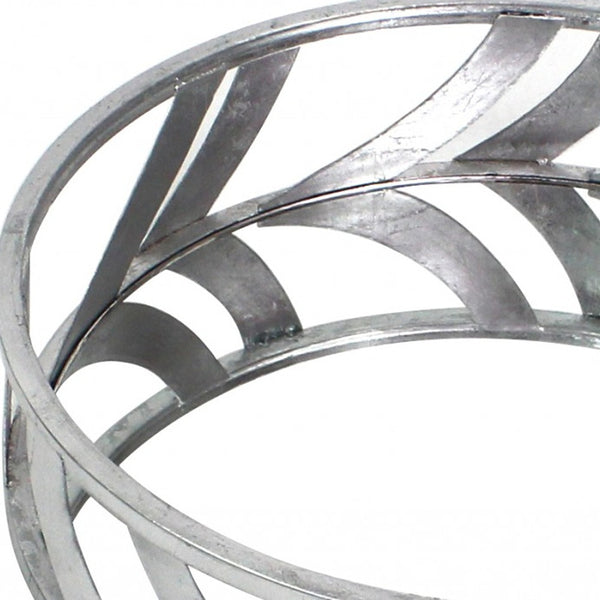 Homeroots 14" Silver Round Metal Geometric Vanity Tray   274455