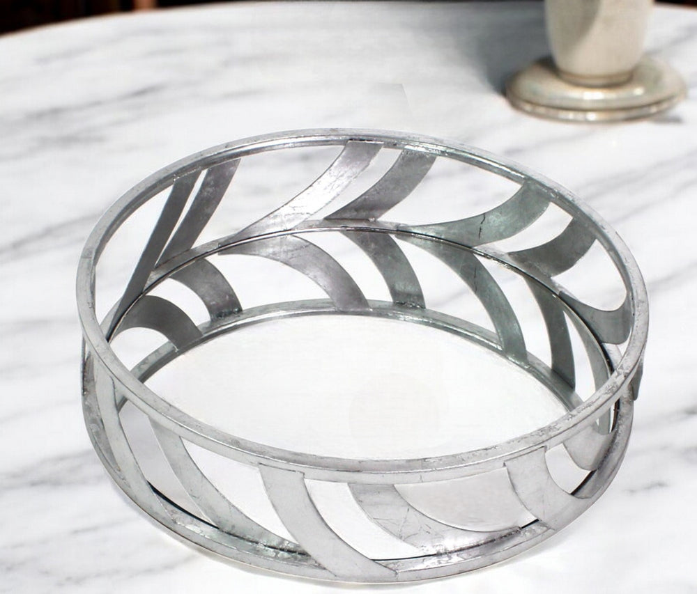 Homeroots 14" Silver Round Metal Geometric Vanity Tray   274455