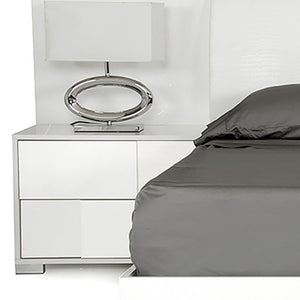 Homeroots Queen White Four Drawers Bed  Manufactured Wood 282621