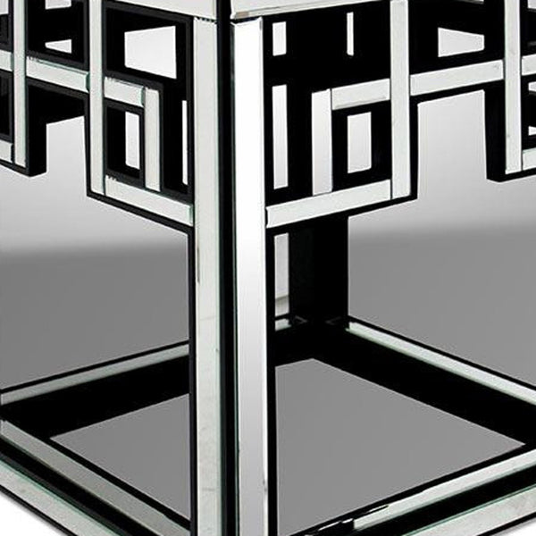 Homeroots 26" Mirrored Glass And Mdf End Table   283910