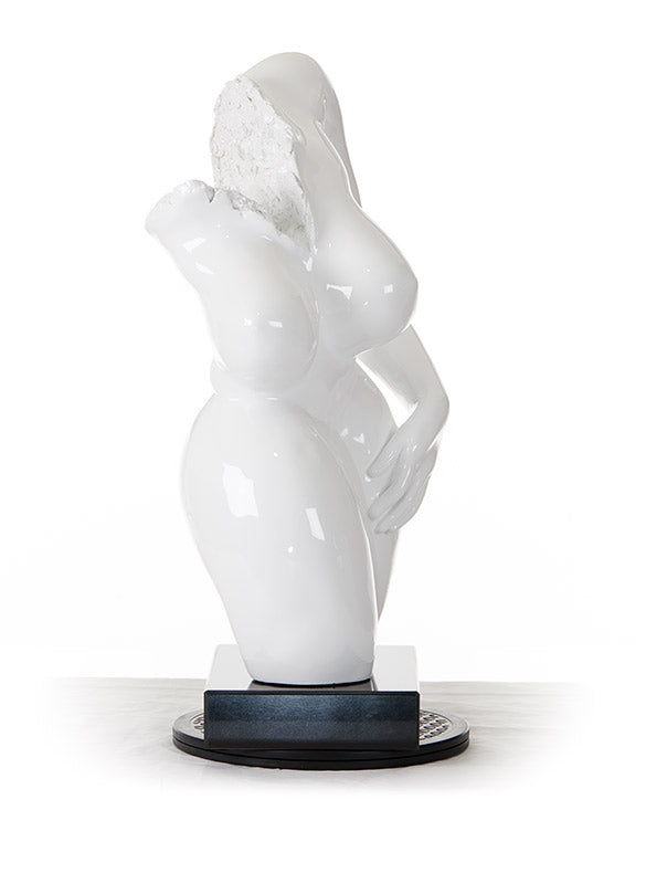 Homeroots 23" White Ceramic Bust  Ceramic 284058