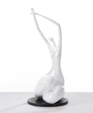 Homeroots 24" White Lass Sculpture  Ceramic 284060
