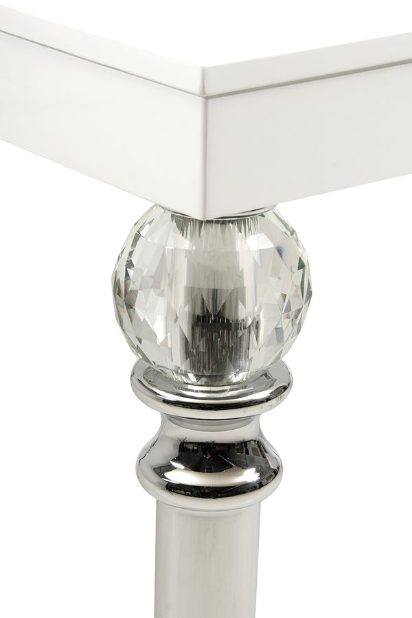 Homeroots 31" White Crocodile Dining Table With Crystal Clear Legs  Crystal 284182