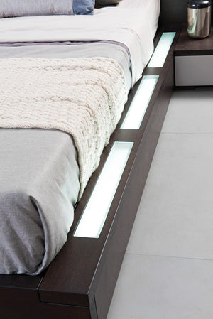 Homeroots 34" Brown Oak Veneer And Mdf Queen Bed With Storage  Mdf 284417