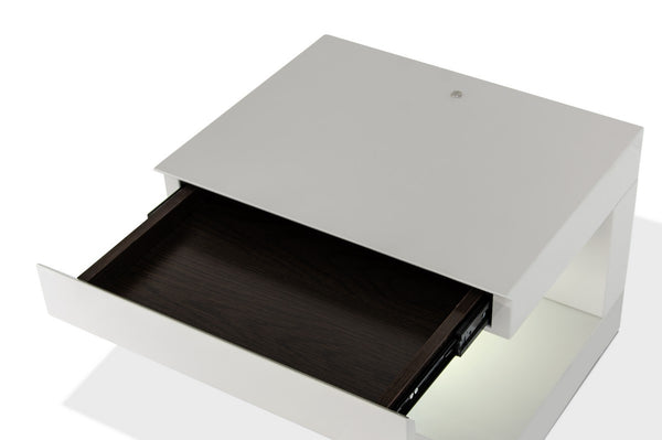 Homeroots 16" Grey Veneer Nightstand Grey  284420