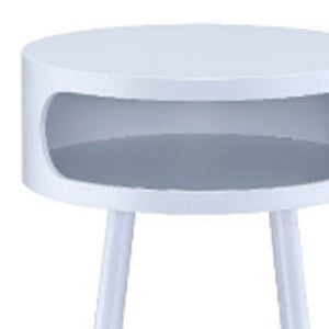 HomeRoots 26" Solid Wood Round End Table with Stylish Shelf – Retro Charm Meets Modern Functionality! White 286360