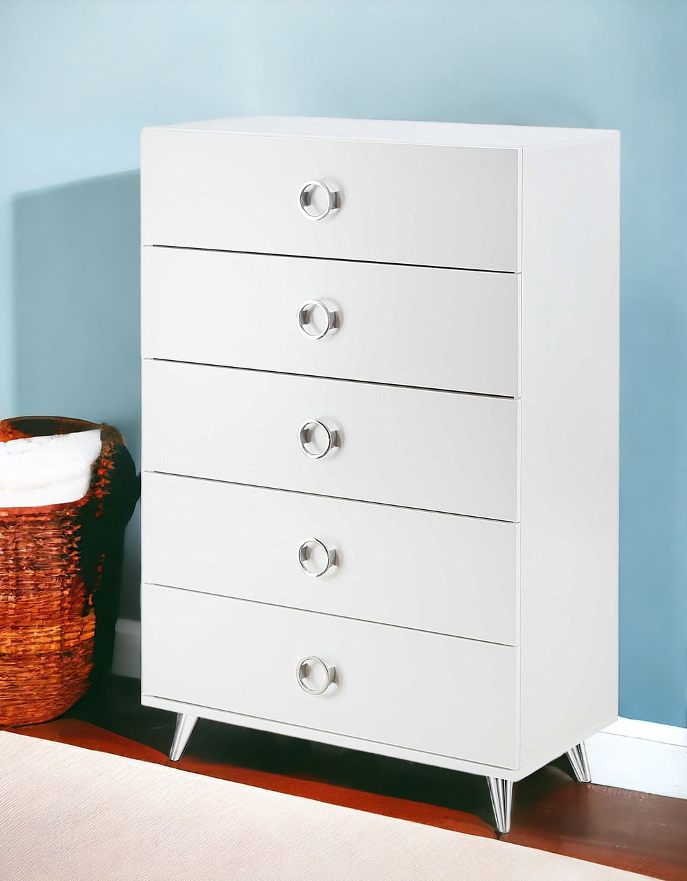 Homeroots 32" White Five Drawer Standard Chest White Manufactured Wood 286663