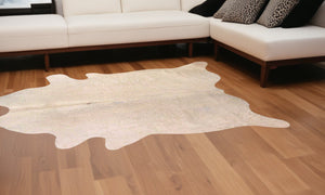 Homeroots 6' X 7' Off White Natural Cowhide Area Rug Off White Cowhide 293169