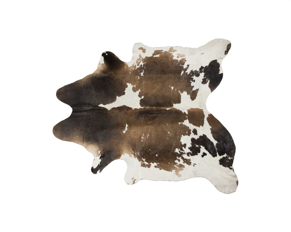 HomeRoots 6' X 7' Cowhide Animal Print Area Rug - Rustic Chic Design for Modern Living Spaces and Décor Taupe/White 293175