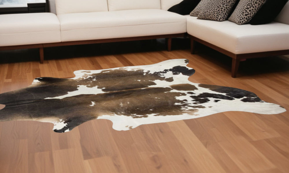 HomeRoots 6' X 7' Cowhide Animal Print Area Rug - Rustic Chic Design for Modern Living Spaces and Décor Taupe/White 293175
