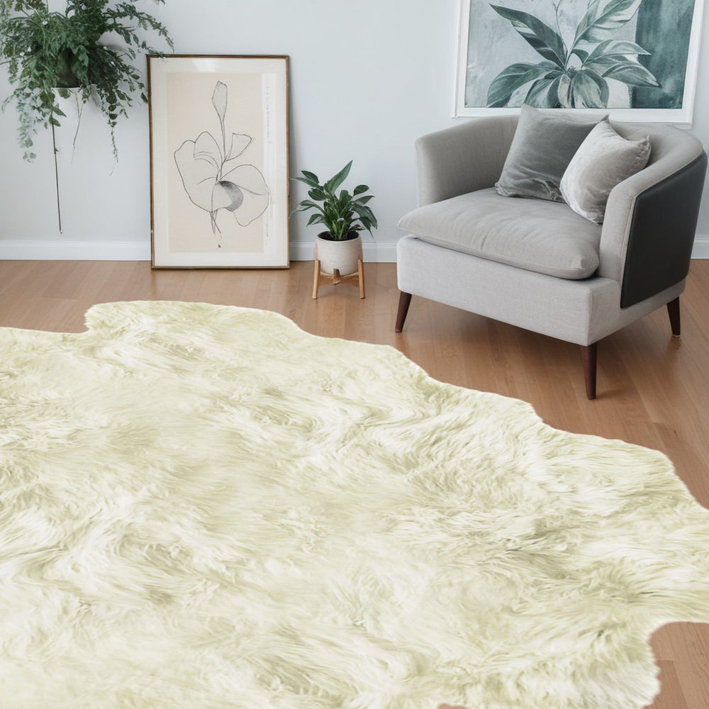 Homeroots 6' X 6' Natural Sheepskin Non Skid Area Rug  Genuine Sheepskin 293197