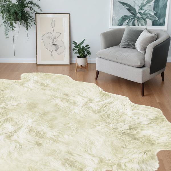 Homeroots 6' X 6' Natural Sheepskin Non Skid Area Rug  Genuine Sheepskin 293197