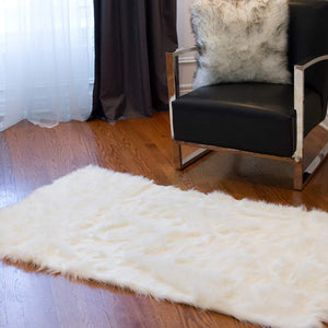 Homeroots 60" X 36" Off White Rectangular Faux Fur - Area Rug Off White Faux Fur 294254