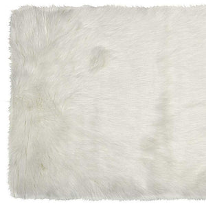 Homeroots 60" X 36" Off White Rectangular Faux Fur - Area Rug Off White Faux Fur 294254