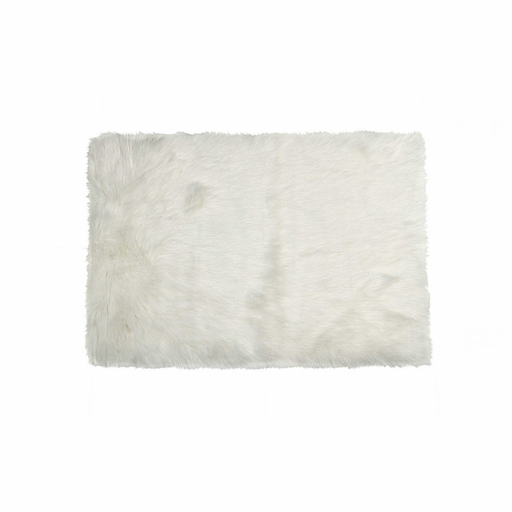 Homeroots 5' X 8' Off White Faux Fur Flokati Area Rug  Faux Fur 294255
