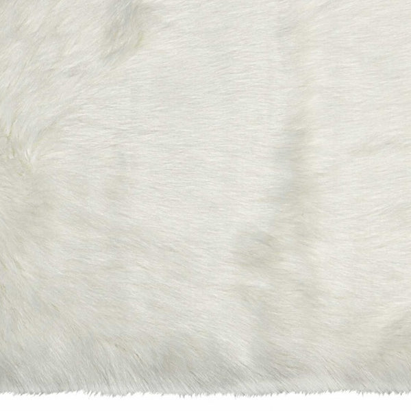 Homeroots 5' X 8' Off White Faux Fur Flokati Area Rug  Faux Fur 294255