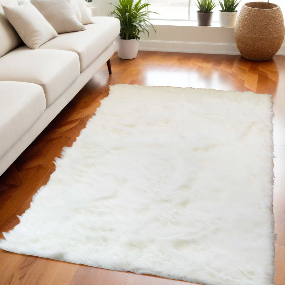 Homeroots 5' X 8' Off White Faux Fur Flokati Area Rug  Faux Fur 294255
