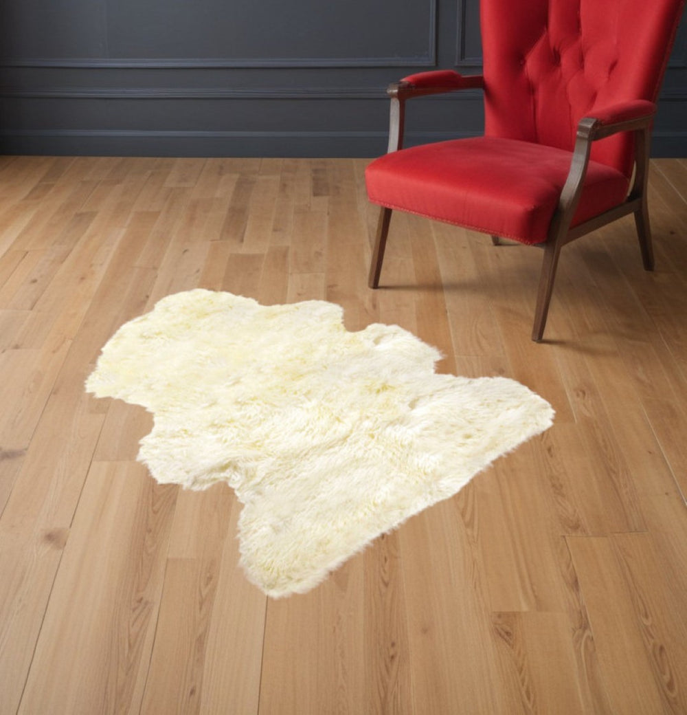 HomeRoots 2' X 3' Luxurious New Zealand Sheepskin Wool Area Rug - Sumptuous Comfort for Elegant Spaces Natural 294268