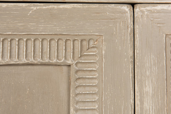 Sarreid Pie Crust Sideboard With 4 Doors & 2 Removable Shelves In Worn Grey Finish – Stylish Storage Solution Beige  29939