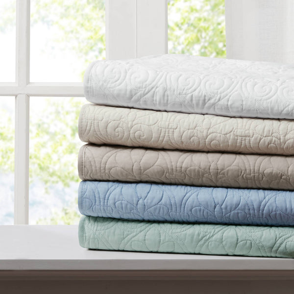 JLA Home Madison Park - Oversized Quilted Throw with Quebec Stitch Pattern, Plush Cotton Fill for Cozy Layering & Décor Texture White MP50-2986