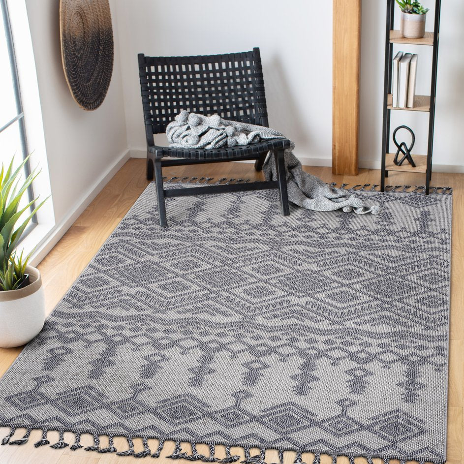 English Elm Loom & Luxe 4X6 Indoor/Outdoor Area Rug - Elegant White/Gray Design, Kid & Pet Friendly, Durable! B335P289616