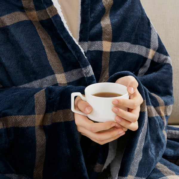 English Elm 1-piece Aztec Heated Throw with 12 Settings Auto Shutoff Soft Ivory Boho Blanket Navy Multi B035P408332