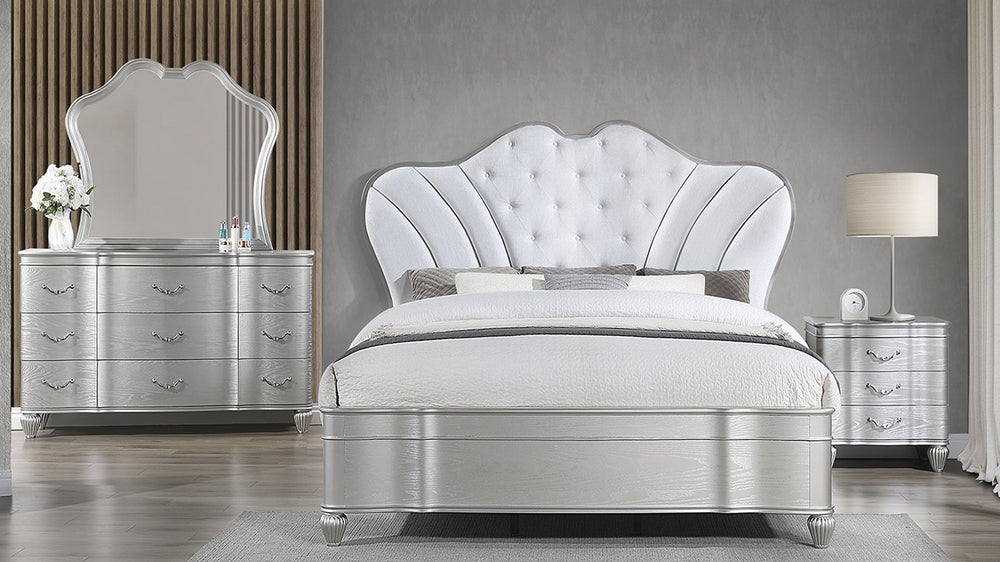 English Elm Landmark Upholstered Button-Tufted King Bed In Silver - Elegant Comfort For Timeless Bedroom Style B009S01361