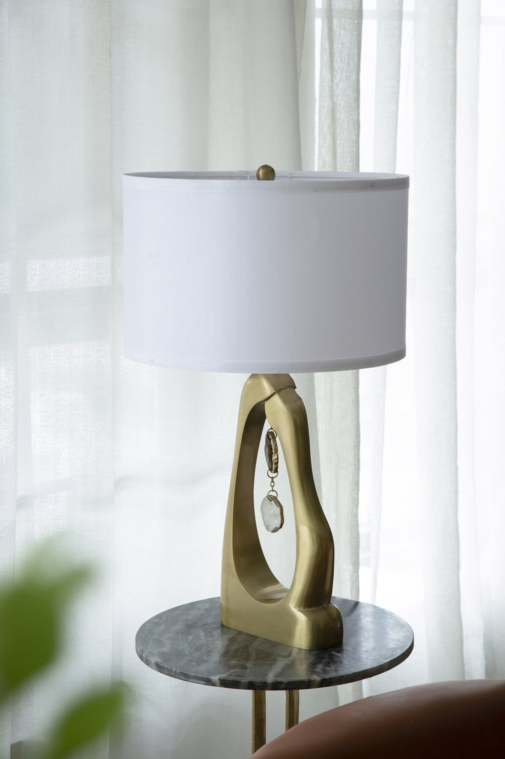 English Elm D16x27.5" Gold Geode Shaped Table Lamp with White Drum Shade, Hanging Agate Accents, Modern Chic W2078P395555