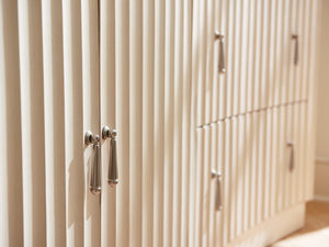 Lexington Sligh Ellerston Media Console - Elegant Hollywood Regency Design With Scalloped Detailing And Storage Options Opaline Wood 310-660