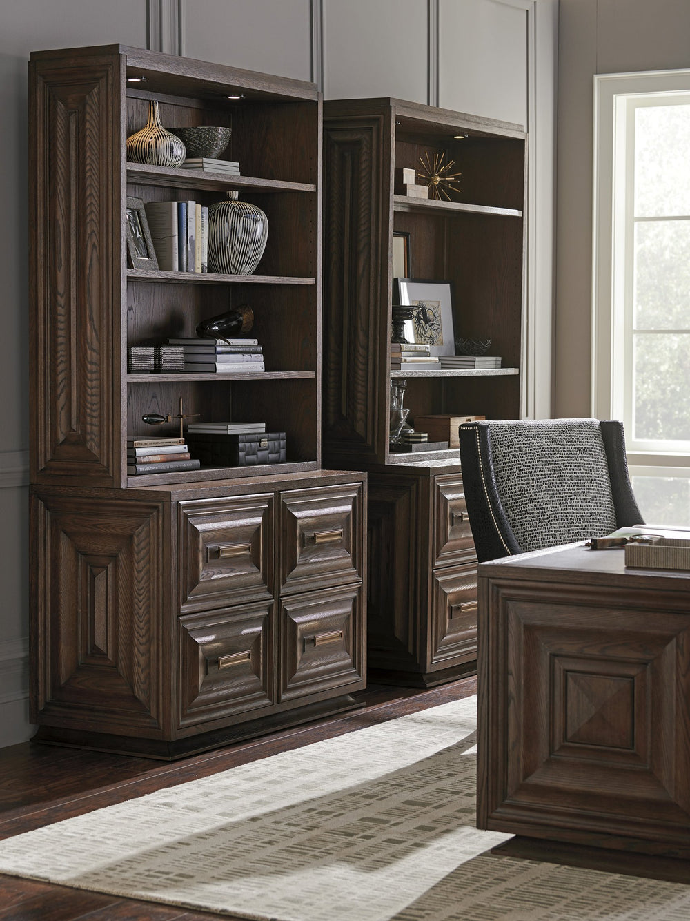 Lexington Sligh Durango Deck - Exquisite White Oak Display With Adjustable Glass Shelves And Touch Led Lighting Carrington Wood 315-441